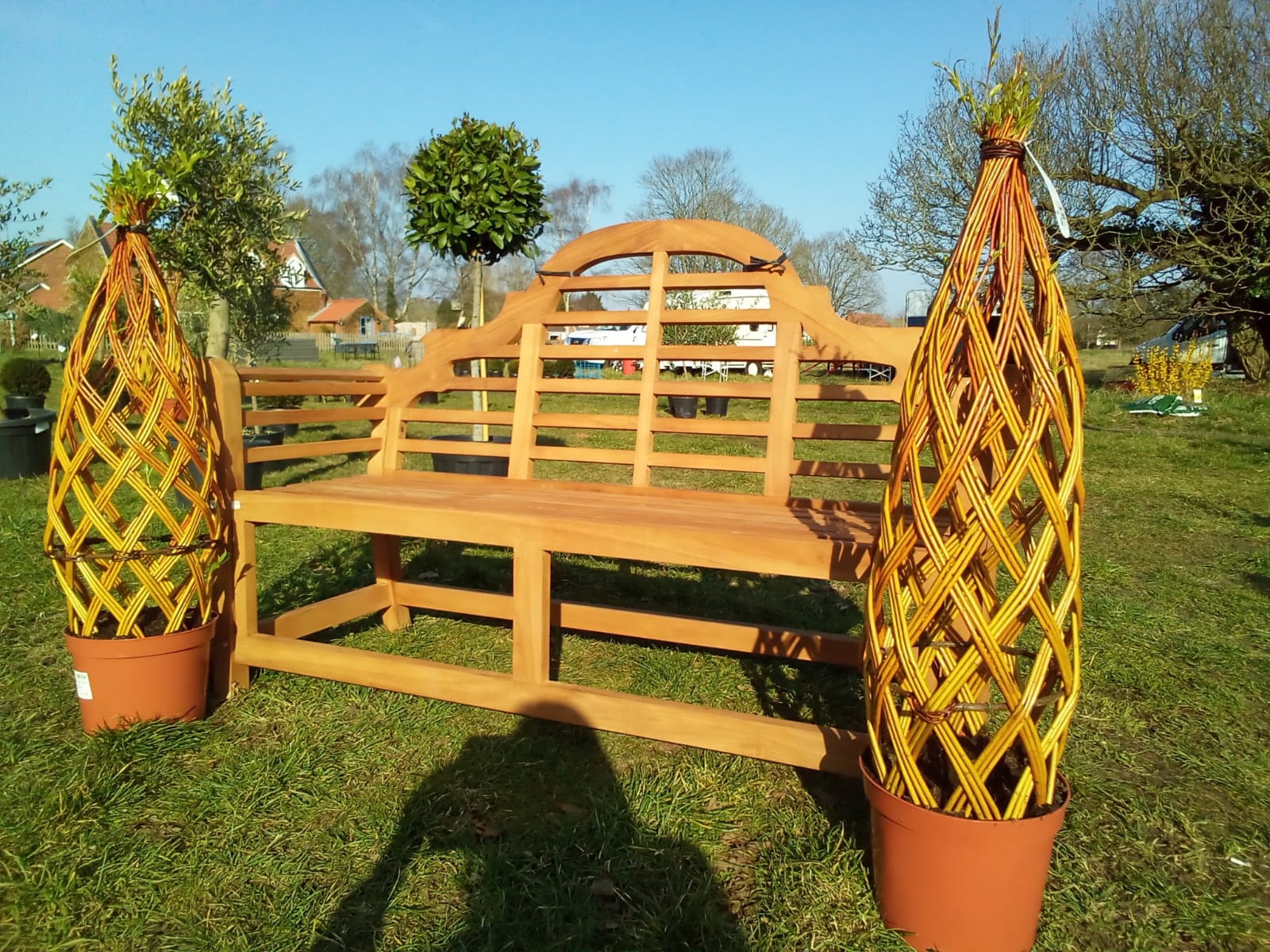 Teak Bench with Decorative Trellis